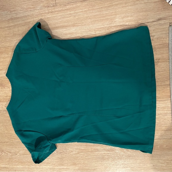 Figs Hunter green scrub top - Picture 4 of 6